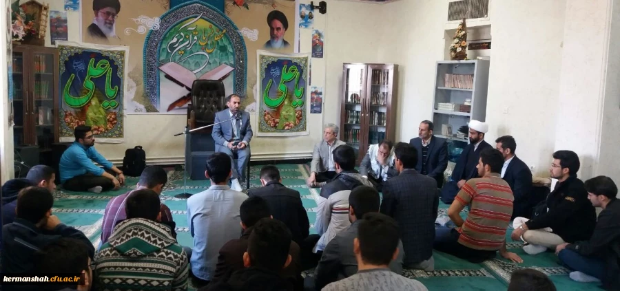 دکتر محمدی درمراسم بدرقه کاروان دانشجویان راهیان نور:سعی کنیدازمعنویات این اردو روحیه بگیرید وآن رادرکلاسهای درس ودرجمع دانش آموزان اجرا کنید. 6