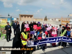 کمک های جمع آوری شده دانشجویان به دست جمعی از مردم زلزله زده شهرستان سرپل ذهاب رسید 2