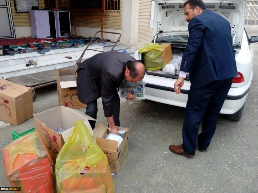 کمک های جمع آوری شده دانشجویان به دست جمعی از مردم زلزله زده شهرستان سرپل ذهاب رسید 4