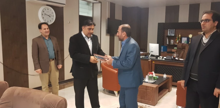 بمناسبت روزشهید وپدران آسمانی ازخانواده های شهیددانشگاه فرهنگیان تجلیل شد 2