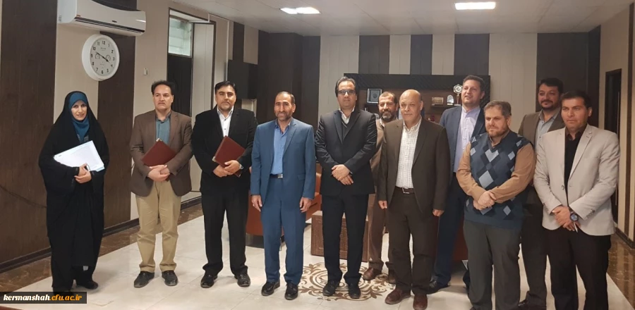 بمناسبت روزشهید وپدران آسمانی ازخانواده های شهیددانشگاه فرهنگیان تجلیل شد 3