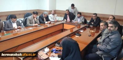 دکتر محمدی مدیرامورپردیس های استان کرمانشاه درجلسه روسای دانشگاههای استان با امام جمعه کرمانشاه : دانشگاه فرهنگیان یک دانشگاه ماموریت گرااست وما باید معلمی تربیت کنیم که پایه واساس همه تحولات جامعه باشد.