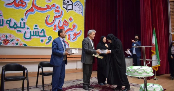 سومین همایش بزرگ معلم مهدوی وجشن نیمه شعبان دردانشگاه فرهنگیان کرمانشاه  برگزار شد. 7