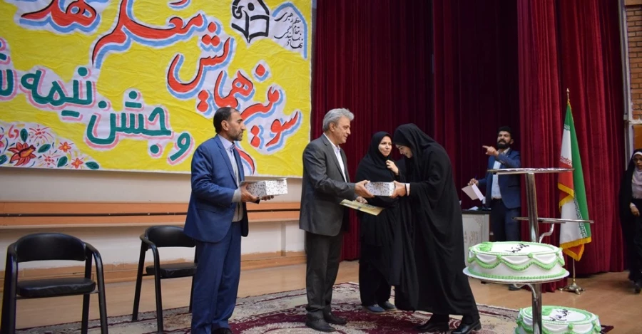 سومین همایش بزرگ معلم مهدوی وجشن نیمه شعبان دردانشگاه فرهنگیان کرمانشاه  برگزار شد. 7