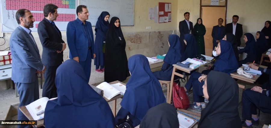 بازدیدمدیریت امورپردیس های استان ومدیرکل آموزش وپرورش ازدبیرستان شهید چمران ناحیه سه بمناسبت روز کارورزی  4