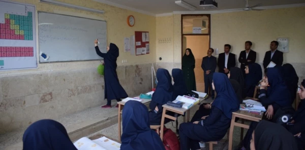 بازدیدمدیریت امورپردیس های استان ومدیرکل آموزش وپرورش ازدبیرستان شهید چمران ناحیه سه بمناسبت روز کارورزی  4