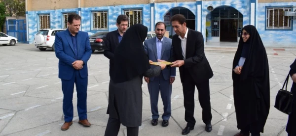 بازدیدمدیریت امورپردیس های استان ومدیرکل آموزش وپرورش ازدبیرستان شهید چمران ناحیه سه بمناسبت روز کارورزی  5