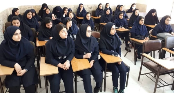 بازدید دانش آموزان دبیرستان بعثت ناحیه 2 کرمانشاه از پردیس شهید صدوقی در هفته بزرگداشت کارورزی 3