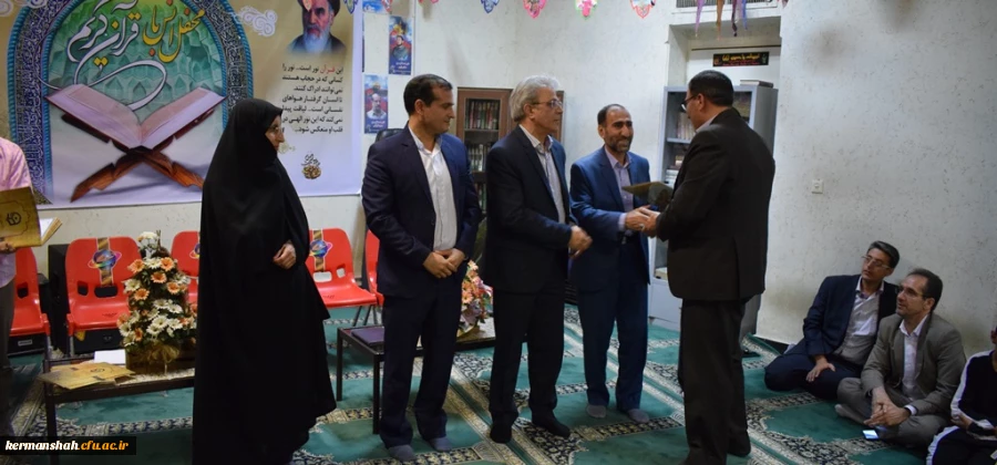 با حضور مدیر امور پردیس های استان کرمانشاه از پژوهشگران برتر و برگزیدگان مسابقه کتابخوانی و جشنواره رویش تجلیل بعمل آمد. 2