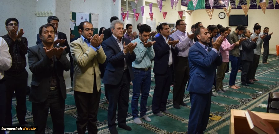 با حضور مدیر امور پردیس های استان کرمانشاه از پژوهشگران برتر و برگزیدگان مسابقه کتابخوانی و جشنواره رویش تجلیل بعمل آمد. 4