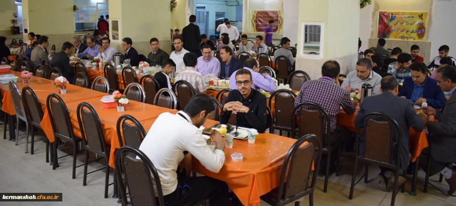 با حضور مدیر امور پردیس های استان کرمانشاه از پژوهشگران برتر و برگزیدگان مسابقه کتابخوانی و جشنواره رویش تجلیل بعمل آمد. 5