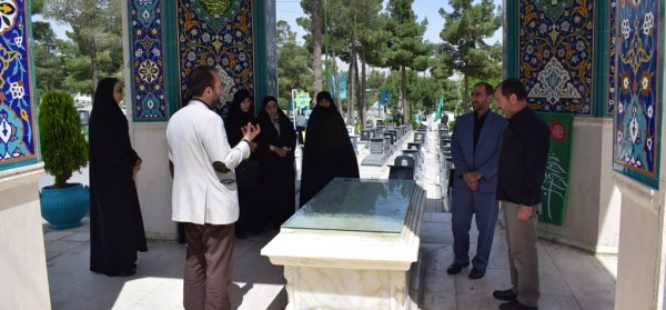 مراسم غبارروبی و عطر افشانی مزار شهدا بمناسبت سالروز آزاد سازی خرمشهر توسط مسئولین و کارکنان دانشگاه فرهنگیان استان کرمانشاه  4