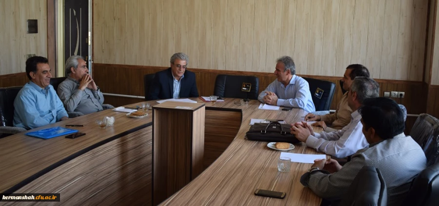 چهارمین جلسه کارگروه کارورزی دانشگاه فرهنگیان استان با حضور اعضای در سالن جلسات مدیریت استانی برگزار شد. 2