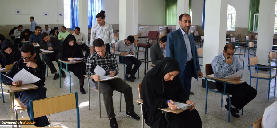 بازدید دکتر محمدی از روند برگزاری امتحانات دانشجویان 2
