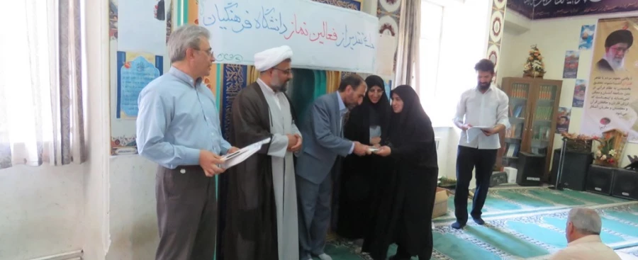 مراسم تجلیل از خادمان و فعالان نماز، قرآن و عترت پردیس های استان برگزارشد. 3