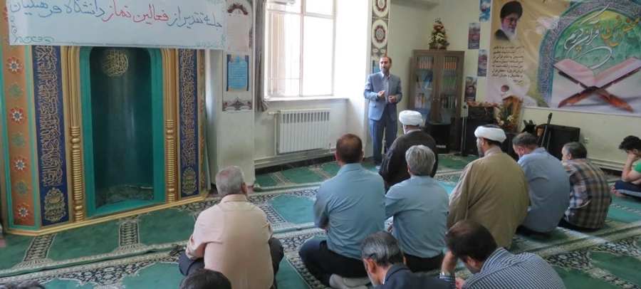 مراسم تجلیل از خادمان و فعالان نماز، قرآن و عترت پردیس های استان برگزارشد. 4