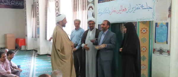 مراسم تجلیل از خادمان و فعالان نماز، قرآن و عترت پردیس های استان برگزارشد. 5