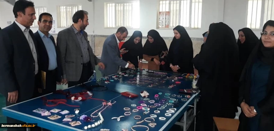 بازدید دکتر محمدی ازجشنواره غذای سنتی وصنایع دستی دانشجویی پردیس شهید صدوقی 2