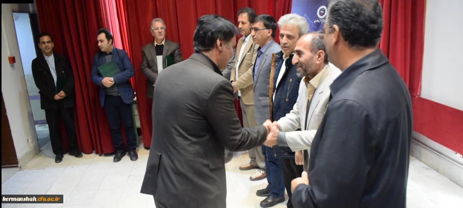 یکی از حوزه هایی که در دانشگاه به عنوان رسالت اصلی همیشه بایستی در حال فعالیت وتکاپو باشد حوزه پژوهش است. 5