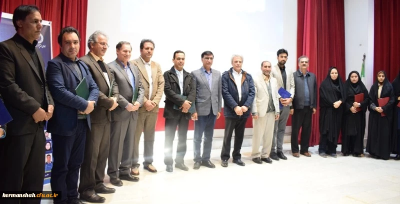 یکی از حوزه هایی که در دانشگاه به عنوان رسالت اصلی همیشه بایستی در حال فعالیت وتکاپو باشد حوزه پژوهش است

 2