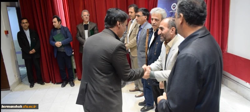 یکی از حوزه هایی که در دانشگاه به عنوان رسالت اصلی همیشه بایستی در حال فعالیت وتکاپو باشد حوزه پژوهش است

 5