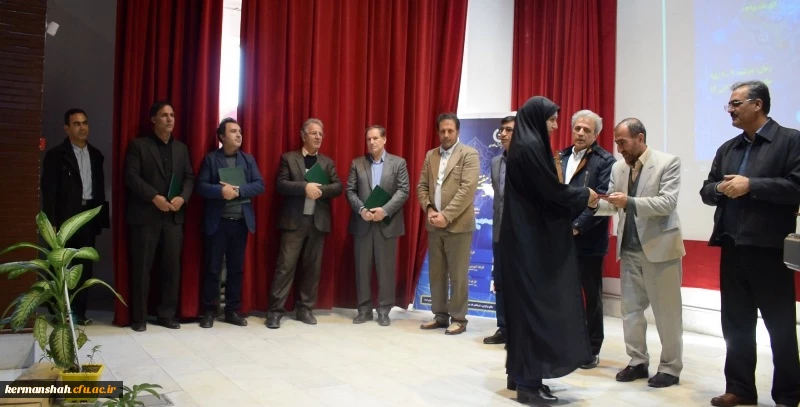 یکی از حوزه هایی که در دانشگاه به عنوان رسالت اصلی همیشه بایستی در حال فعالیت وتکاپو باشد حوزه پژوهش است

 6