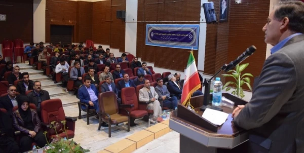 یکی از حوزه هایی که در دانشگاه به عنوان رسالت اصلی همیشه بایستی در حال فعالیت وتکاپو باشد حوزه پژوهش است

 4