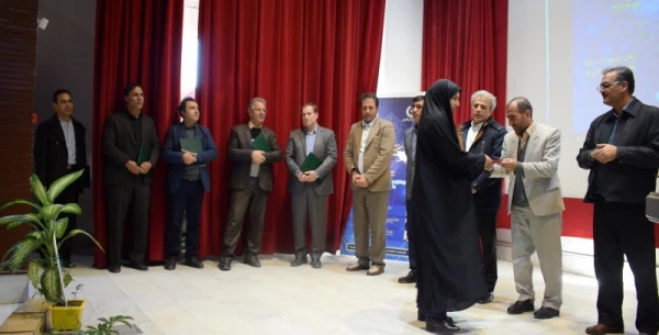 یکی از حوزه هایی که در دانشگاه به عنوان رسالت اصلی همیشه بایستی در حال فعالیت وتکاپو باشد حوزه پژوهش است

 6