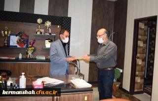 به مناسبت هفته دولت و روز کارمند انجام شد:

تجلیل و تقدیر از کارمندان پردیس ها و مراکز دانشگاه فرهنگیان استان کرمانشاه