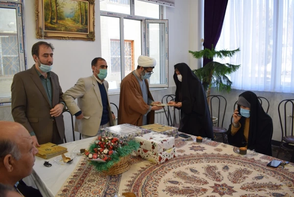 تقدیر از بانوان شاغل در پردیس شهید صدوقی  2