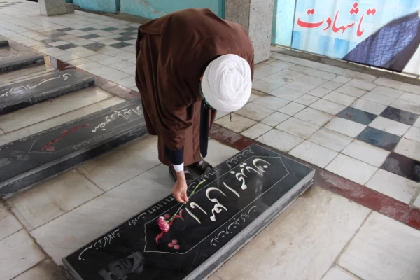 تجدید میثاق دانشگاهیان دانشگاه فرهنگیان کرمانشاه با شهدا 4