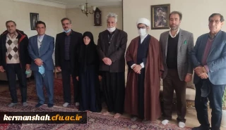 در ادامه ی اجرای برنامه های دهه مبارک فجر انجام شد:

دیدارمسئولین دانشگاه فرهنگیان کرمانشاه با خانواده ی شهید، اردشیراللهیاری