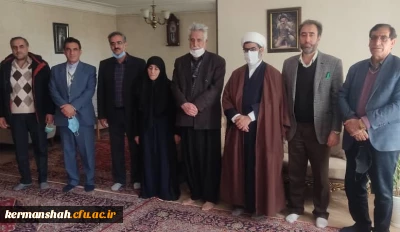 در ادامه ی اجرای برنامه های دهه مبارک فجر انجام شد:

دیدارمسئولین دانشگاه فرهنگیان کرمانشاه با خانواده ی شهید، اردشیراللهیاری