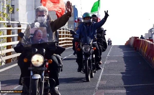 حضور پرشور دانشگاه فرهنگیان کرمانشاه در راهپیمایی خودرویی یوا... ۲۲ بهمن 1399 3