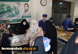 پخت غذای گرم و توزیع 4000 بسته غذایی در بین خانواده های نیازمند توسط قرارگاه شهید ابراهیم هادی وبسیج دانشجویی دانشگاه فرهنگیان استان کرمانشاه  4
