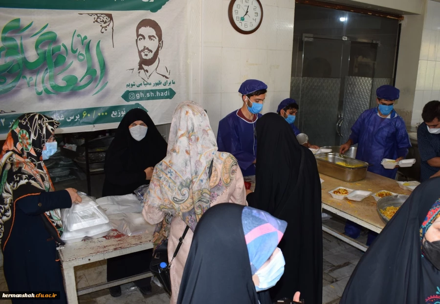 پخت غذای گرم و توزیع 4000 بسته غذایی در بین خانواده های نیازمند توسط قرارگاه شهید ابراهیم هادی وبسیج دانشجویی دانشگاه فرهنگیان استان کرمانشاه  4