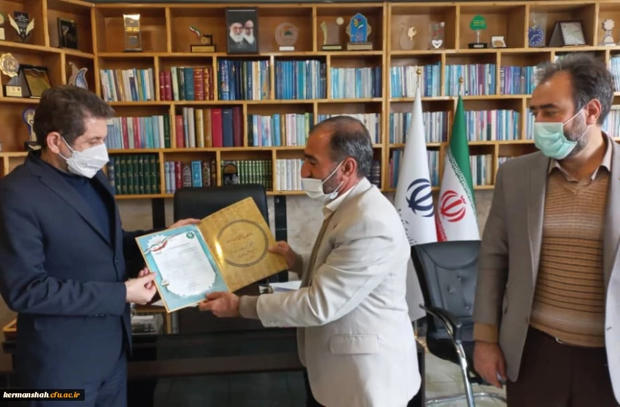 تقدیر مدیر امور پردیس های دانشگاه فرهنگیان کرمانشاه از مدیرکل آموزش و پرورش 2