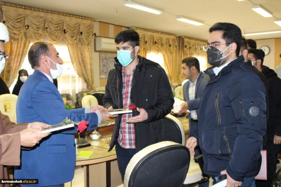 دوران دانشجویی فرصتی ارزشمند برای اعتلای اخلاقی، علمی و توانمندی دانشجویان است. 2