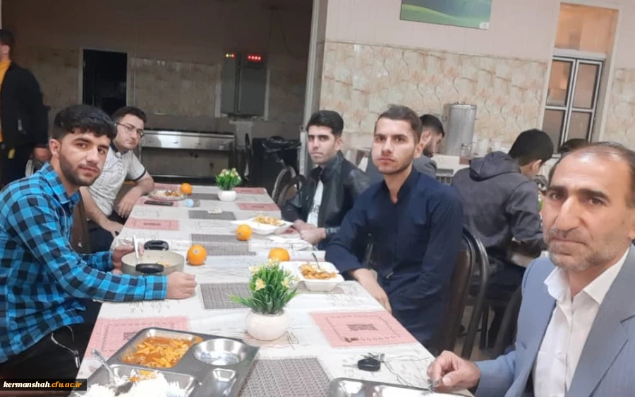 حضور مدیر امور پردیس های استان در مراسم سحری دانشجویان پردیس شهید رجایی 2