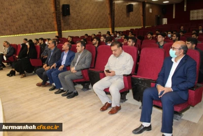 در پردیس شهید رجایی کرمانشاه انجام شد:

دیدار دانشجو معلمان با مدیر کل آموزش و پرورش استان