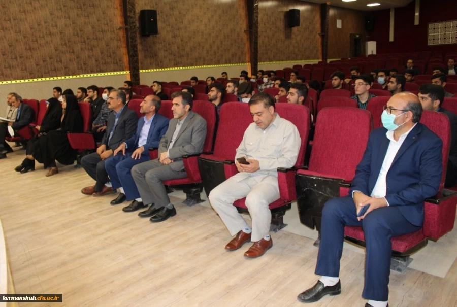 دیدار دانشجویان با مدیرکل آموزش و پرورش استان 2