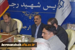 از کارمند بازنشسته دانشگاه تقدیر شد. 3