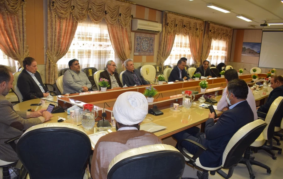 از کارمند بازنشسته دانشگاه تقدیر شد. 5