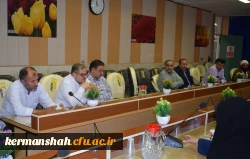 از کارمند بازنشسته دانشگاه تقدیر شد. 6