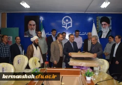 از کارمند بازنشسته دانشگاه تقدیر شد. 9