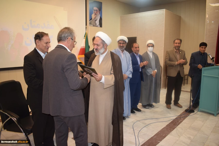 دکتر عظیم عظیمی به عنوان مدیر امور پردیس های دانشگاه فرهنگیان استان کرمانشاه معرفی شد. 2