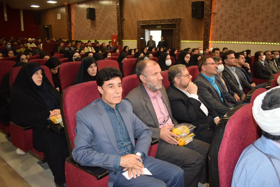 دکتر عظیم عظیمی به عنوان مدیر امور پردیس های دانشگاه فرهنگیان استان کرمانشاه معرفی شد. 7