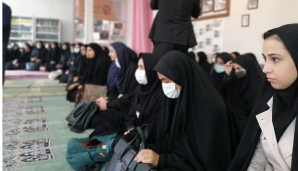 نشست بهمن امیری مقدم استاندار کرمانشاه با دانشجویان دختر پردیس دانشگاهی شهید صدوقی دانشگاه فرهنگیان 6