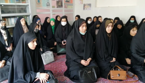 نشست بهمن امیری مقدم استاندار کرمانشاه با دانشجویان دختر پردیس دانشگاهی شهید صدوقی دانشگاه فرهنگیان 8