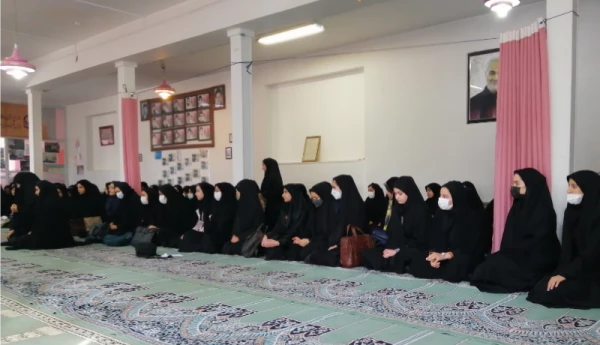 نشست بهمن امیری مقدم استاندار کرمانشاه با دانشجویان دختر پردیس دانشگاهی شهید صدوقی دانشگاه فرهنگیان 9